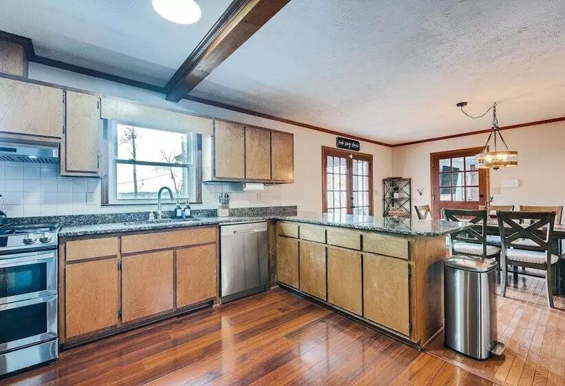 Mcdonough Escape W/ Private Hot Tub & Game Room!