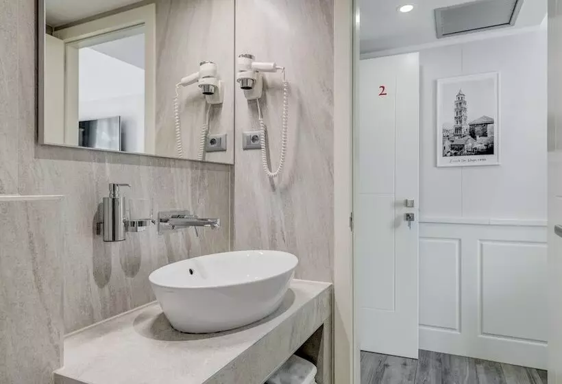 Pensão Roko Luxury Rooms
