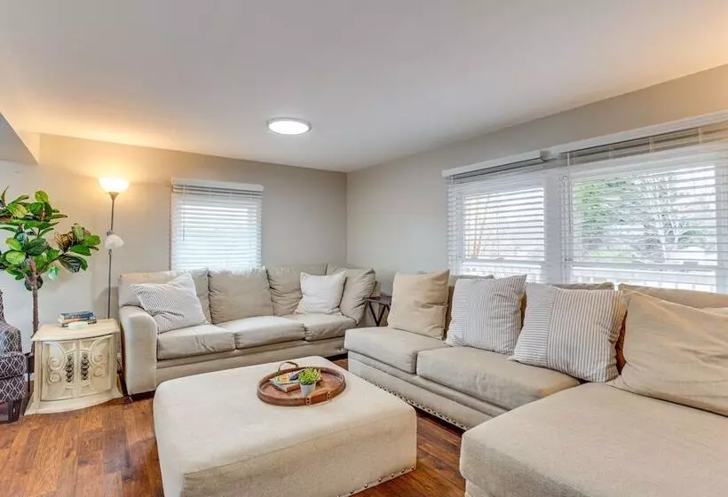 14 Mi To Uga: Quiet Lakefront Getaway W/ Porch!