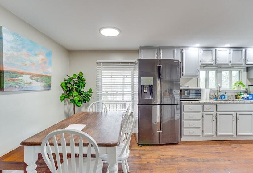 14 Mi To Uga: Quiet Lakefront Getaway W/ Porch!