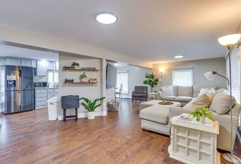 14 Mi To Uga: Quiet Lakefront Getaway W/ Porch!