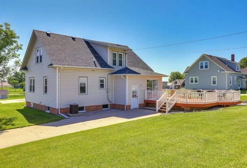 Quaint Howells Retreat   Steps From Main Street!