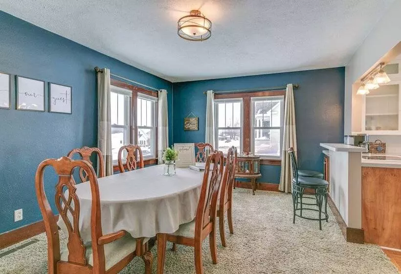 Quaint Howells Retreat   Steps From Main Street!