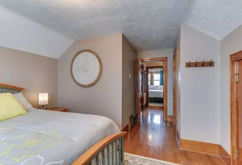 Quaint Howells Retreat   Steps From Main Street!