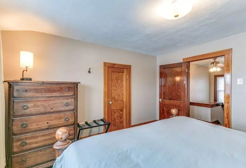 Quaint Howells Retreat   Steps From Main Street!