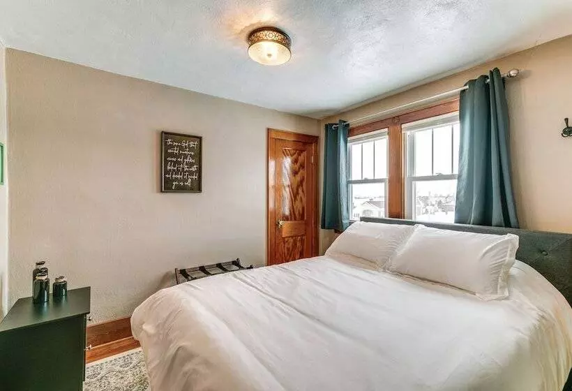 Quaint Howells Retreat   Steps From Main Street!