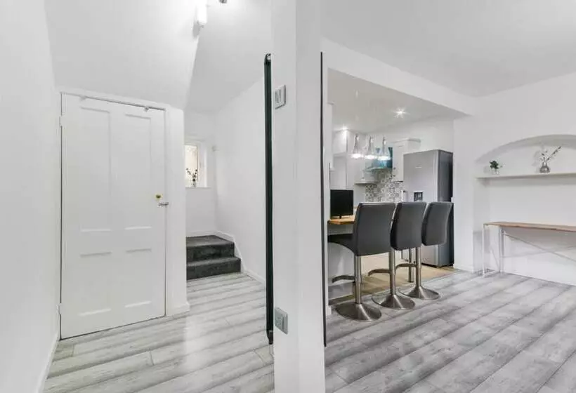 Residenssi Beckenham Place   Free Parking   Self Check In