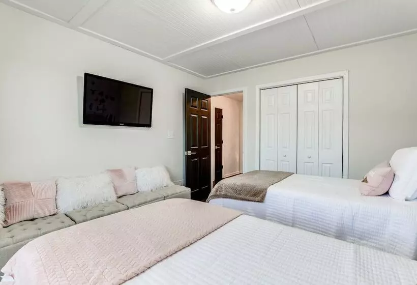 Family Friendly Stockbridge Home By Amphitheater!