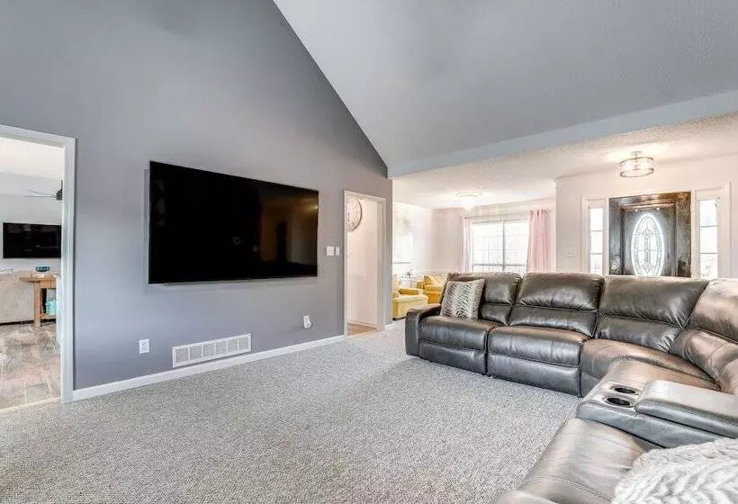 Family Friendly Stockbridge Home By Amphitheater!