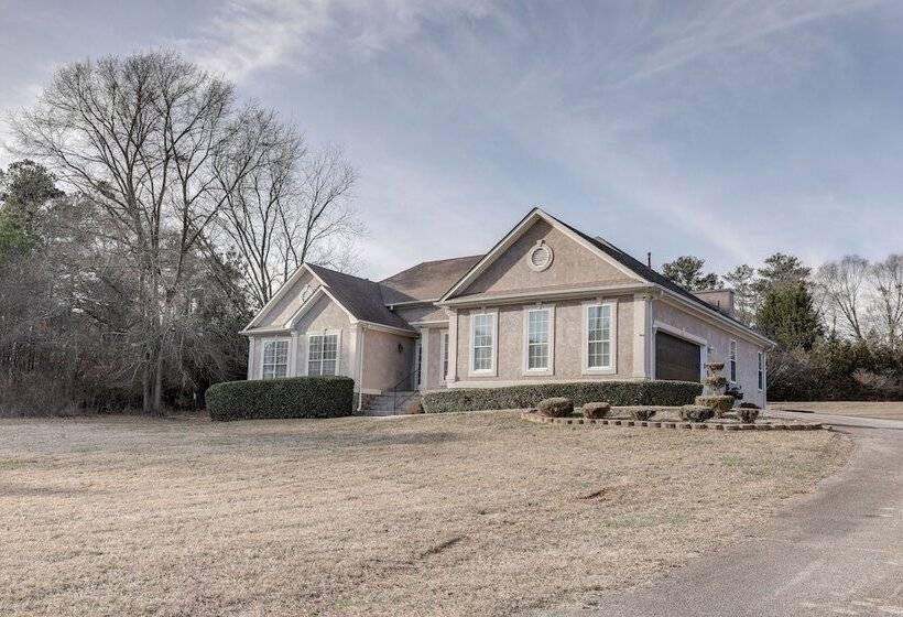 Family Friendly Stockbridge Home By Amphitheater!