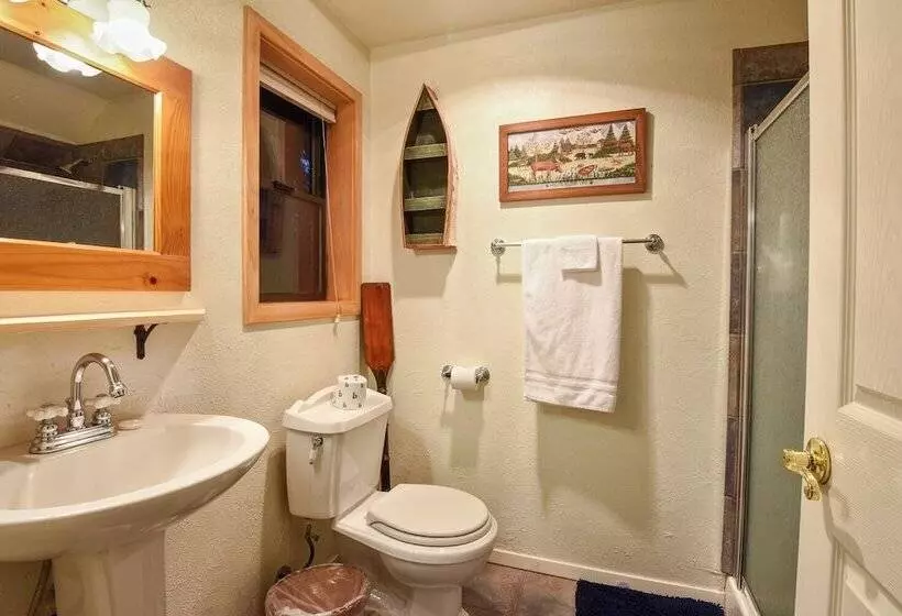 Tahoe Pines Cabin