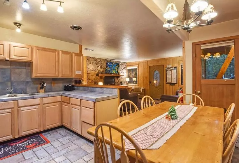 Tahoe Pines Cabin