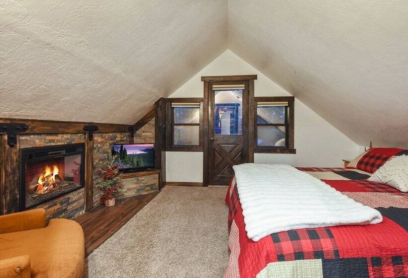 Tahoe Pines Cabin