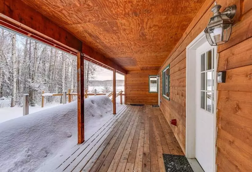 Wasilla  Spruce Moose  Cabin: Lakefront + Hot Tub!