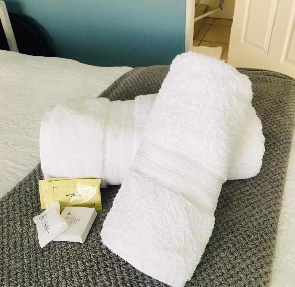 צימר Buxton Lodge Guesthouse