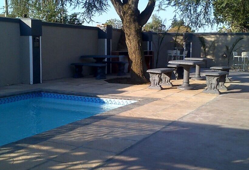 مبيت وإفطار New England Guest House By Ilawu