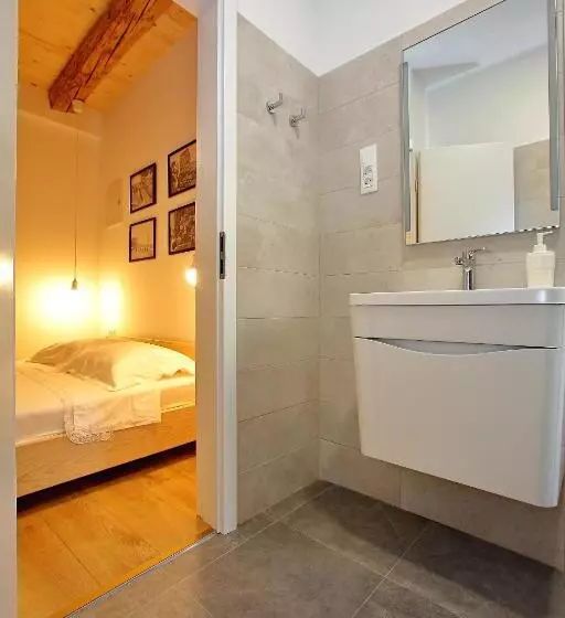 Guverna New City Accommodation