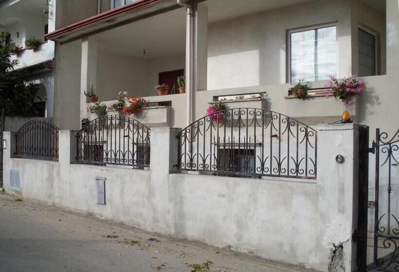 ホテル Affittacamere Peonia