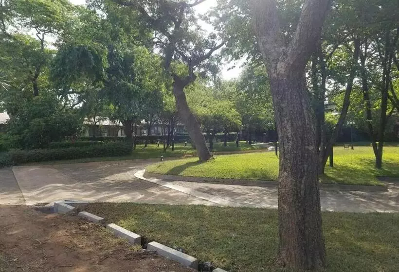 هتل Ufulu Gardens