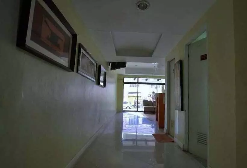 ペンション Iloilo Budget Inn  Jaro