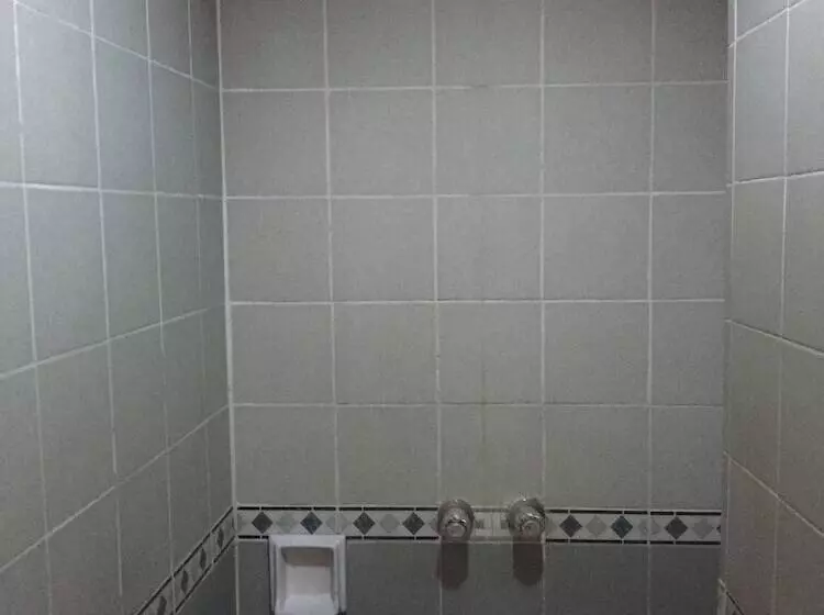 ペンション Iloilo Budget Inn  Jaro
