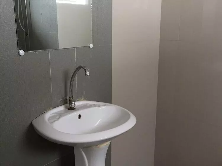 ペンション Iloilo Budget Inn  Jaro