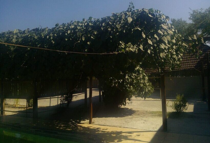 Пансион Luxury Wild Inn