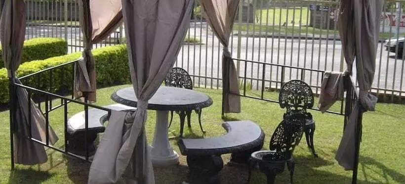 پانسیون Yes Please Guest House
