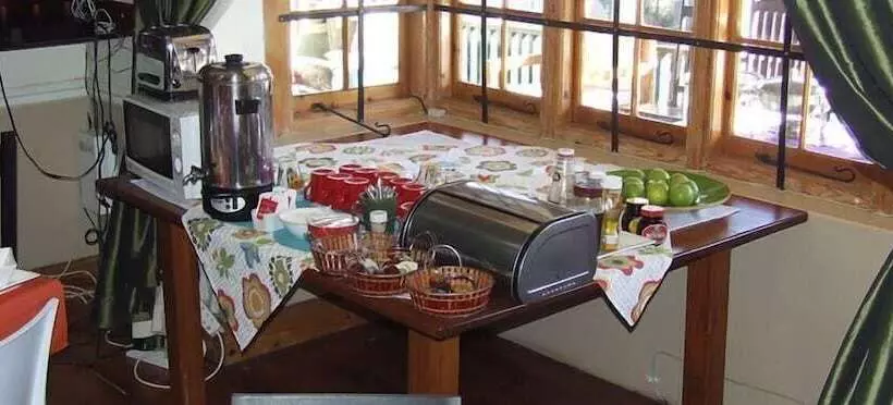 پانسیون Yes Please Guest House