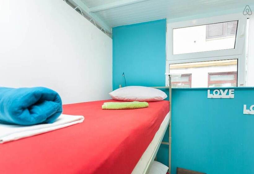 Roundabout Hostel   Hostel