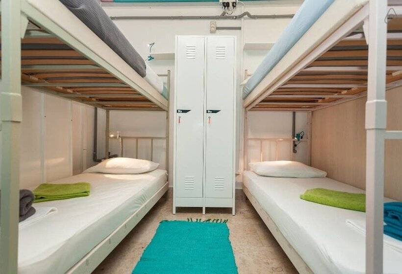 Roundabout Hostel   Hostel