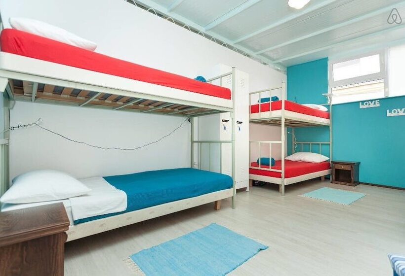 Roundabout Hostel   Hostel