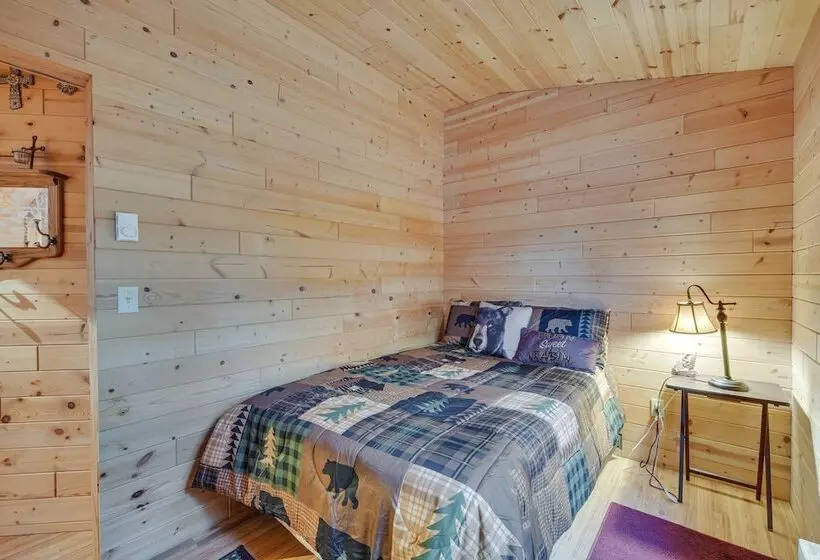 Barnum Cabin On 30 Acres W/ Soo Line Trail Access!