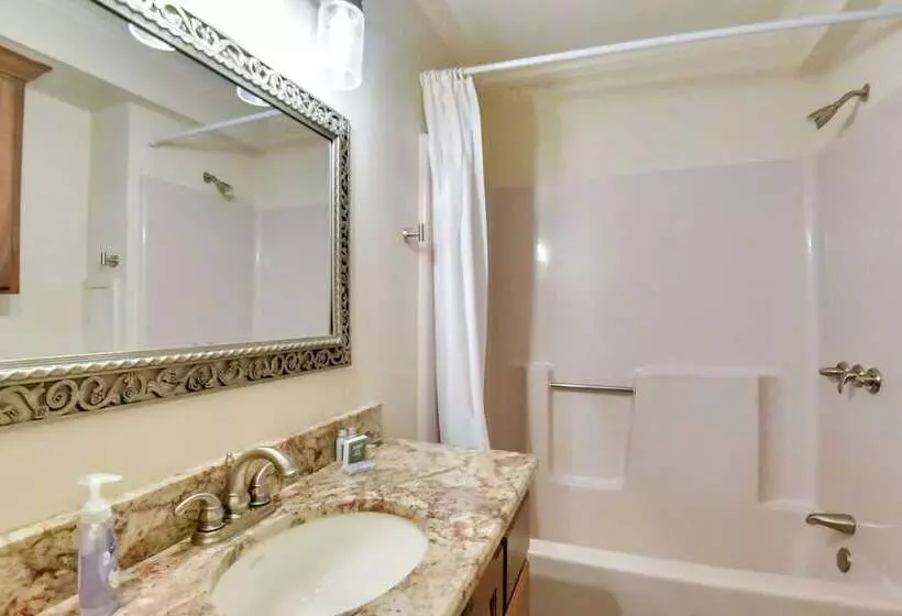 Buckhead Home W/ On Site Lake Oconee Access!