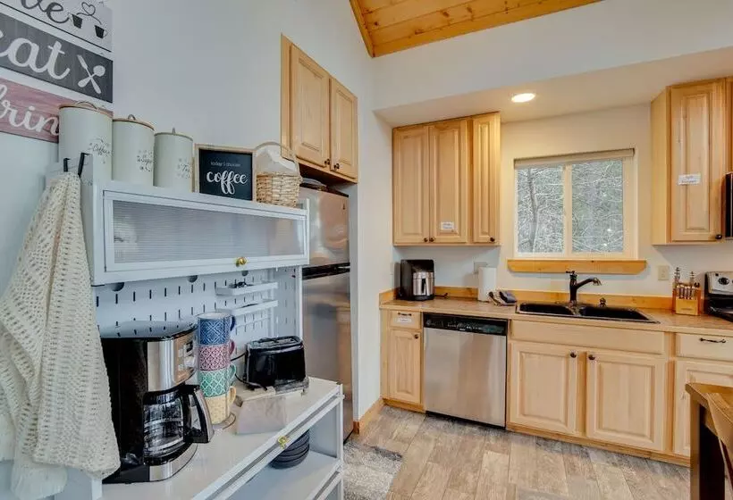 Cabin W/ Hot Tub & Fire Pit: 2 Mi To Cle Elum Lake