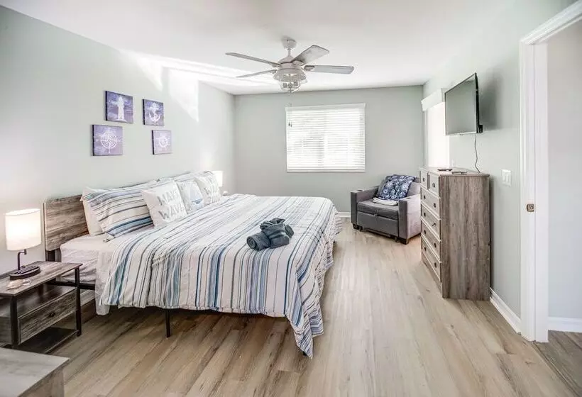 Dock & Fenced Yard: Canal Front Cape Coral Home!