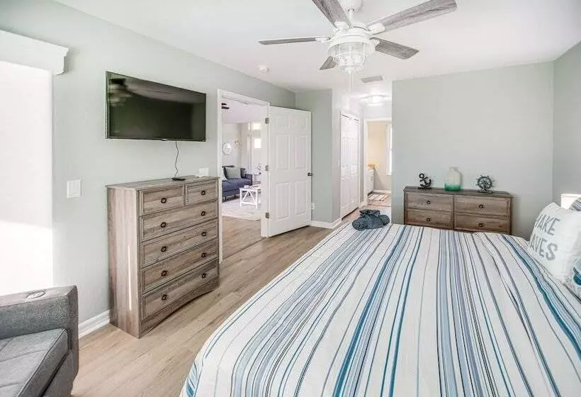 Dock & Fenced Yard: Canal Front Cape Coral Home!