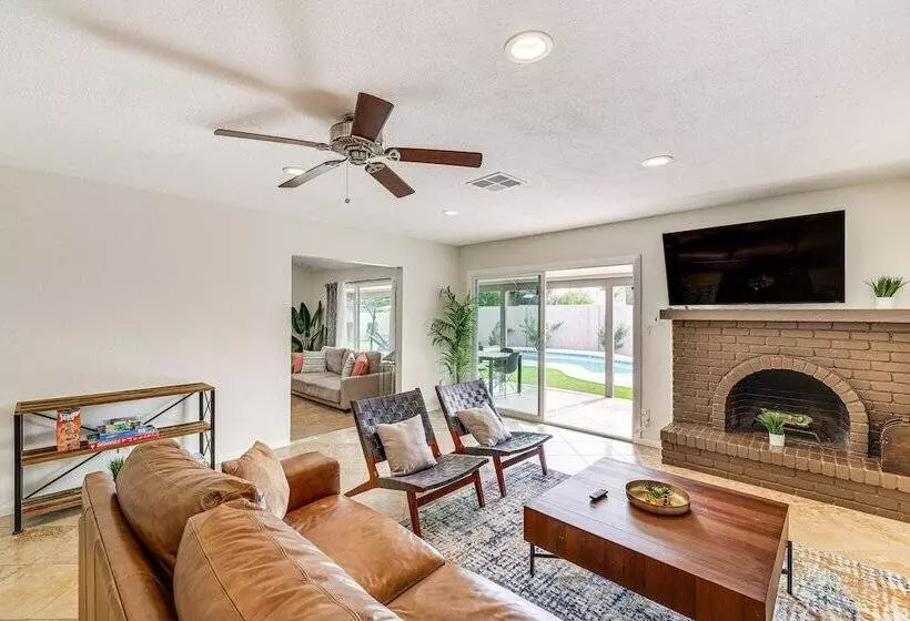 Pool & Putting Green: Central Scottsdale Home!