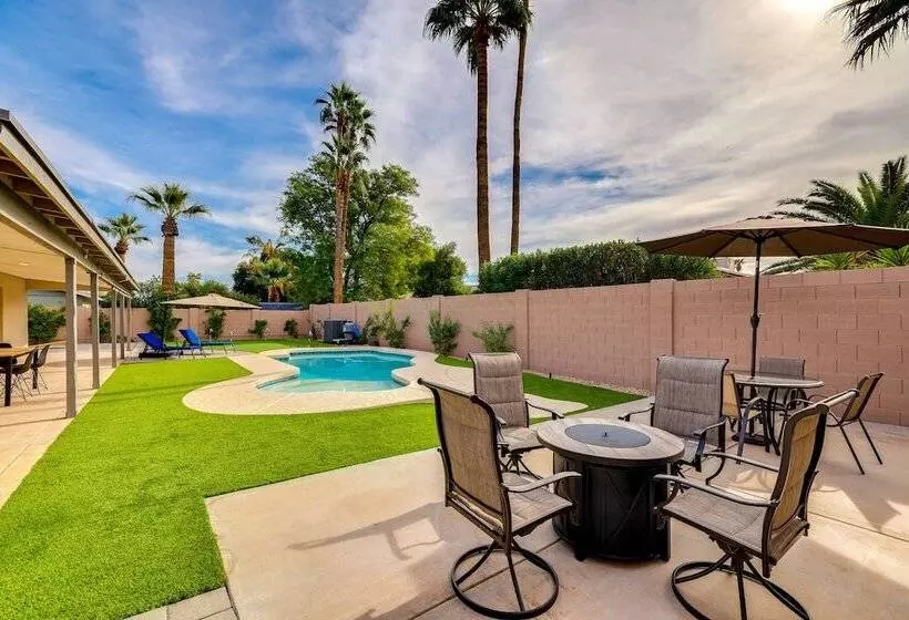 Pool & Putting Green: Central Scottsdale Home!