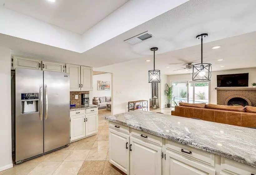 Pool & Putting Green: Central Scottsdale Home!
