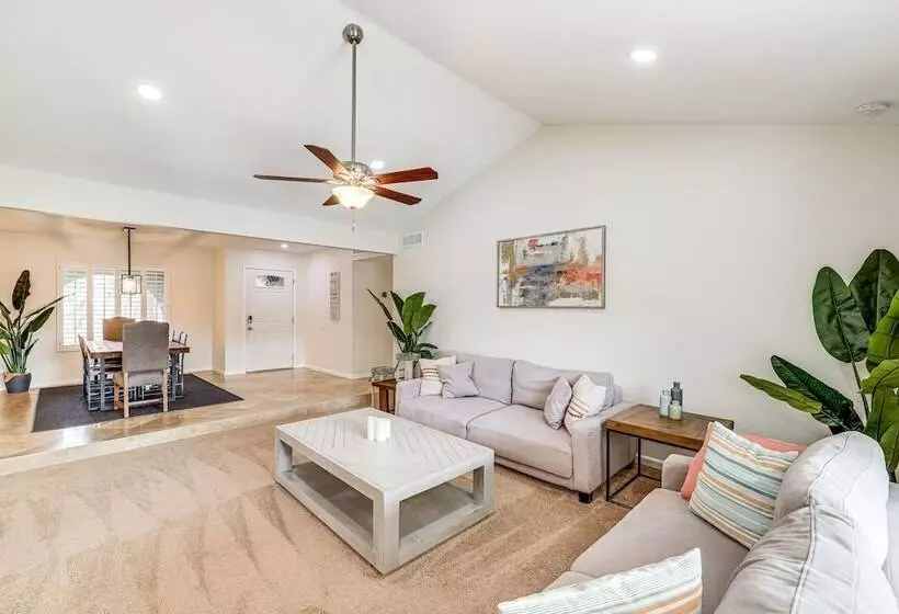 Pool & Putting Green: Central Scottsdale Home!