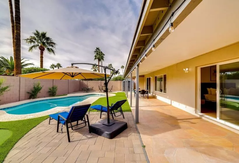 Pool & Putting Green: Central Scottsdale Home!