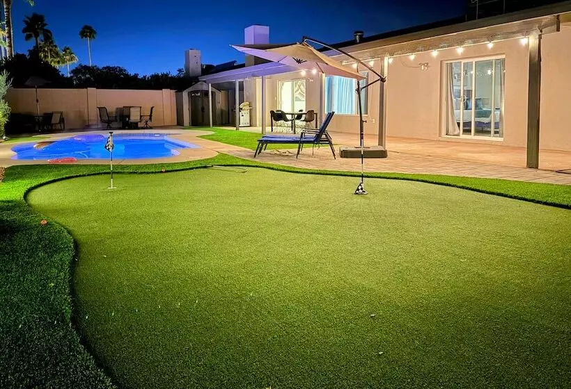 Pool & Putting Green: Central Scottsdale Home!