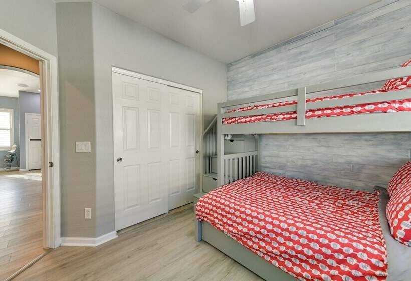 Charming Gilbert Home W/ Patio & Putting Green!