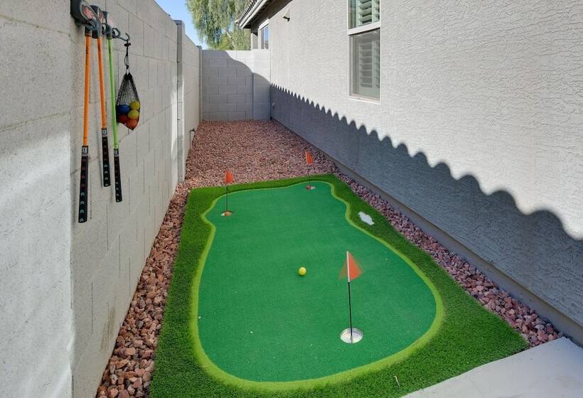 Charming Gilbert Home W/ Patio & Putting Green!