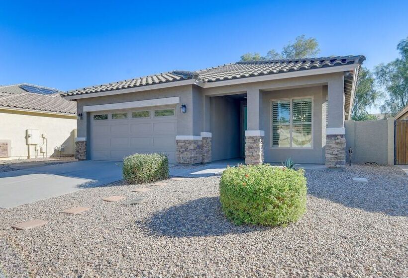 Charming Gilbert Home W/ Patio & Putting Green!