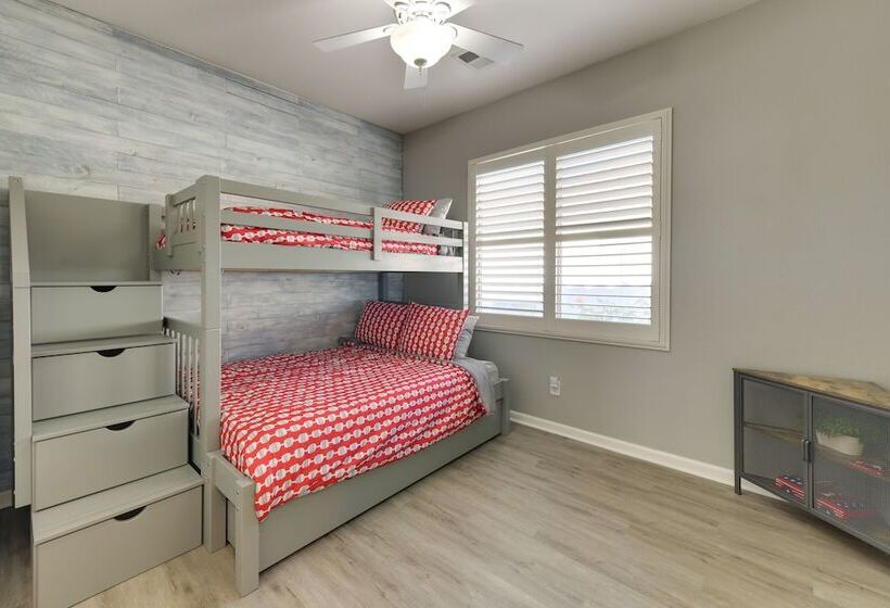 Charming Gilbert Home W/ Patio & Putting Green!