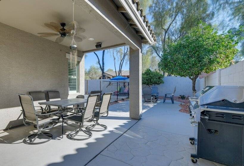 Charming Gilbert Home W/ Patio & Putting Green!