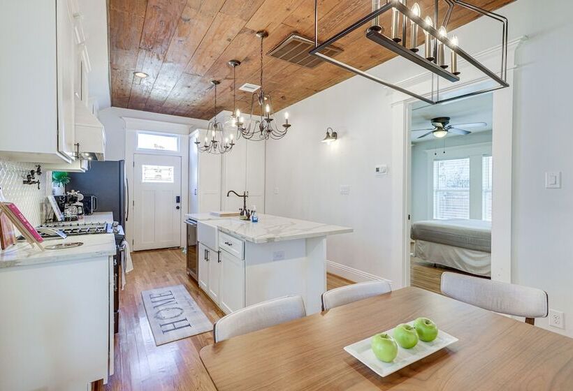 Charming Houston Home W/ Spacious Yard + Fire Pit!