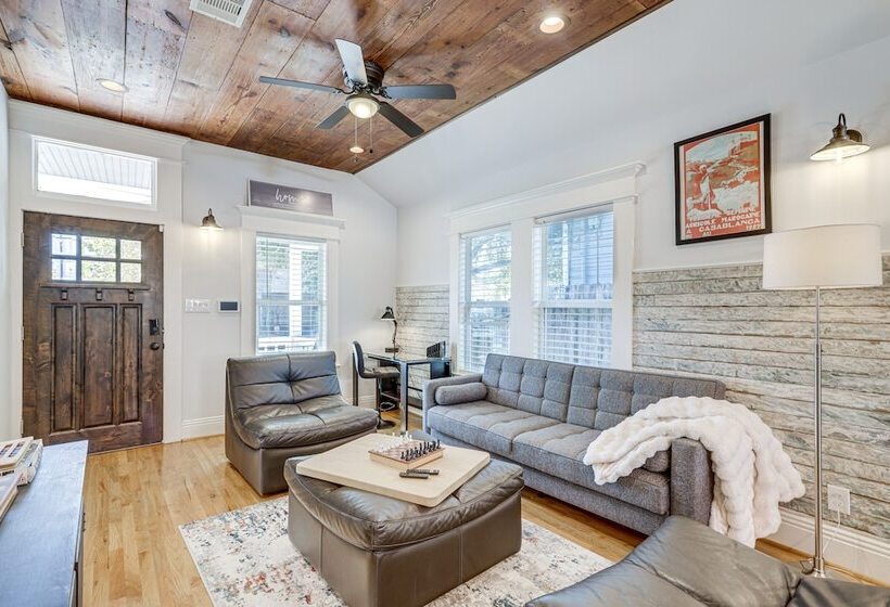 Charming Houston Home W/ Spacious Yard + Fire Pit!